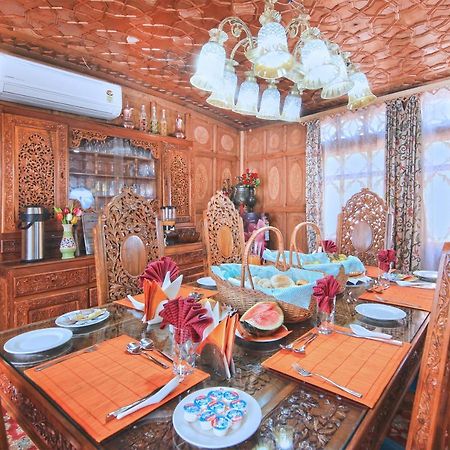 Отель Kolu Group Of Houseboats Сринагар Экстерьер фото