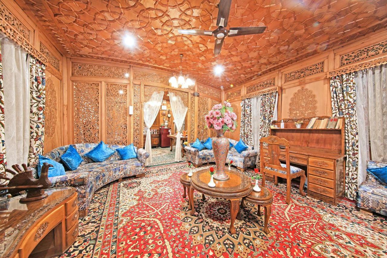 Отель Kolu Group Of Houseboats Сринагар Экстерьер фото
