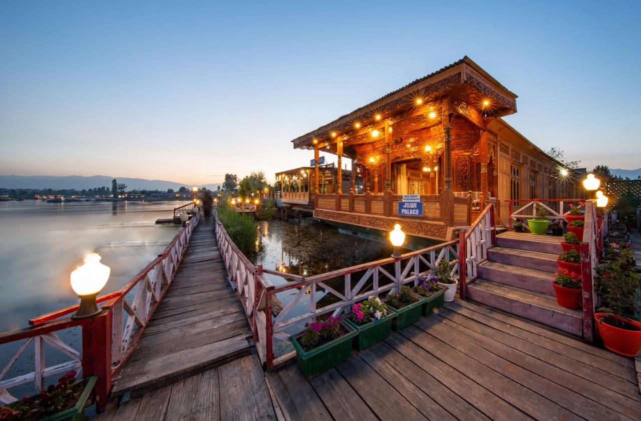 Отель Kolu Group Of Houseboats Сринагар Экстерьер фото