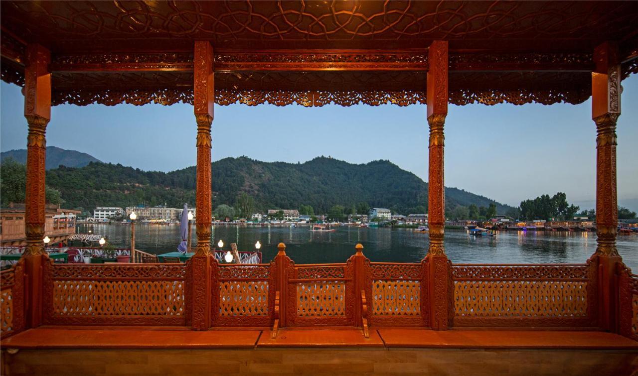 Отель Kolu Group Of Houseboats Сринагар Экстерьер фото